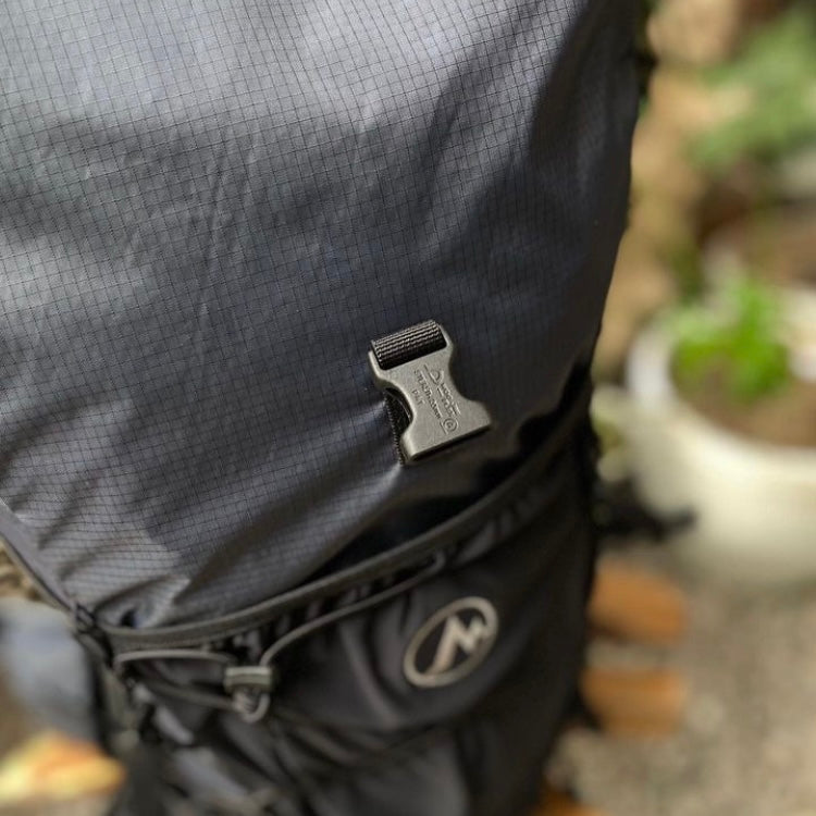 monte equipment 37L Raptor
Ultra-lightweight camping backpack made in Indonesia only weighs 550g