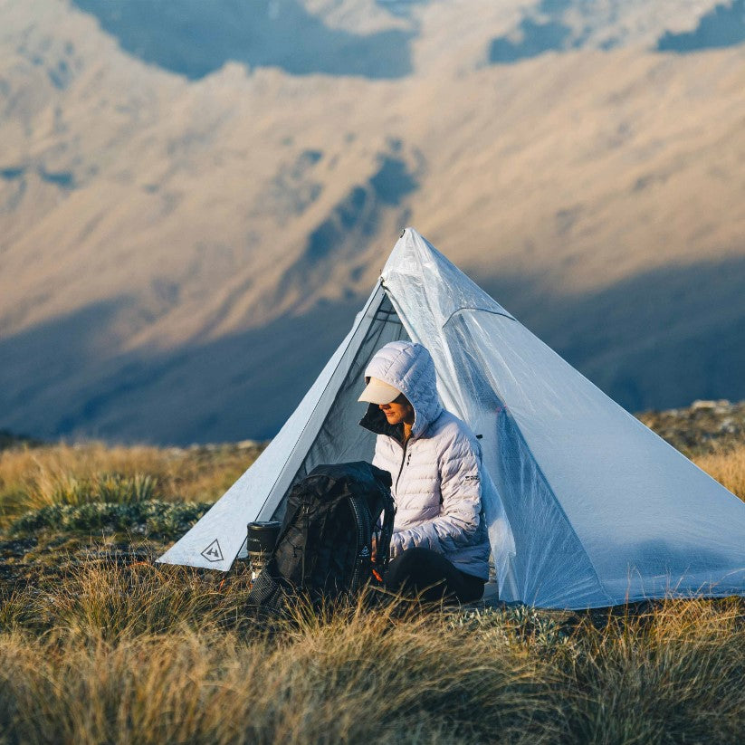 Hyperlite Mountain Gear Mid 1 three-season Pyramid Tent white 1P