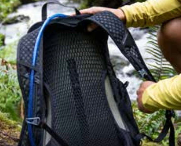 新款2026 Gregory Arrio 28 格里高利 山野 網架行山 戶外 露營背囊  只重940g 輕量化背包