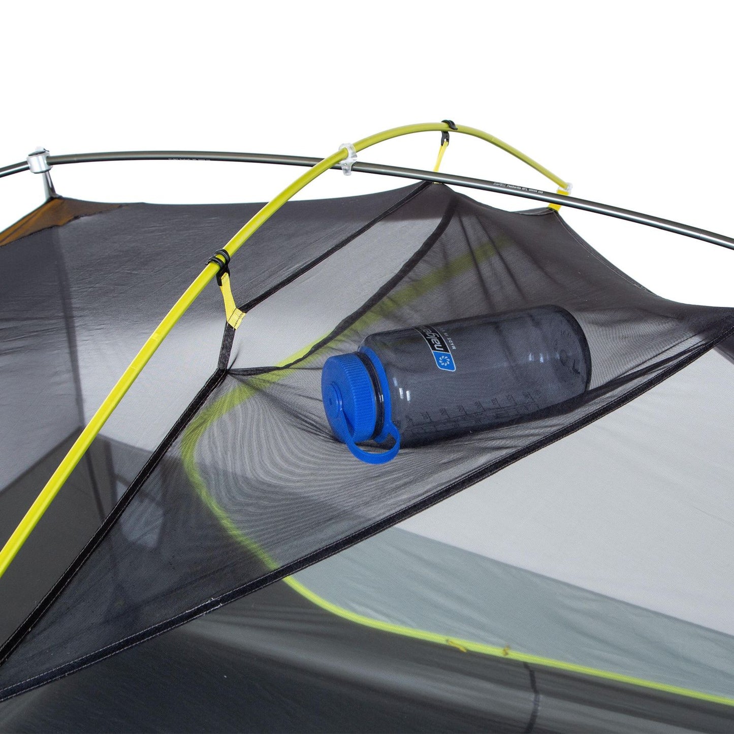 最新の Nemo DRAGONFLY OSMO™ ウルトラライト バックパッキング テント 3P は、超軽量の 3 人用キャンプ テントです。