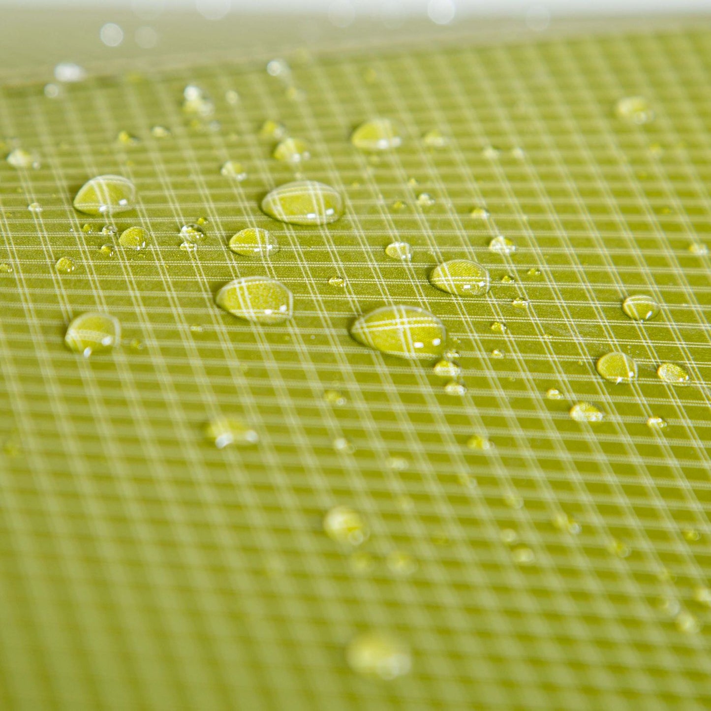 最新の Nemo DRAGONFLY OSMO™ ウルトラライト バックパッキング テント 3P は、超軽量の 3 人用キャンプ テントです。