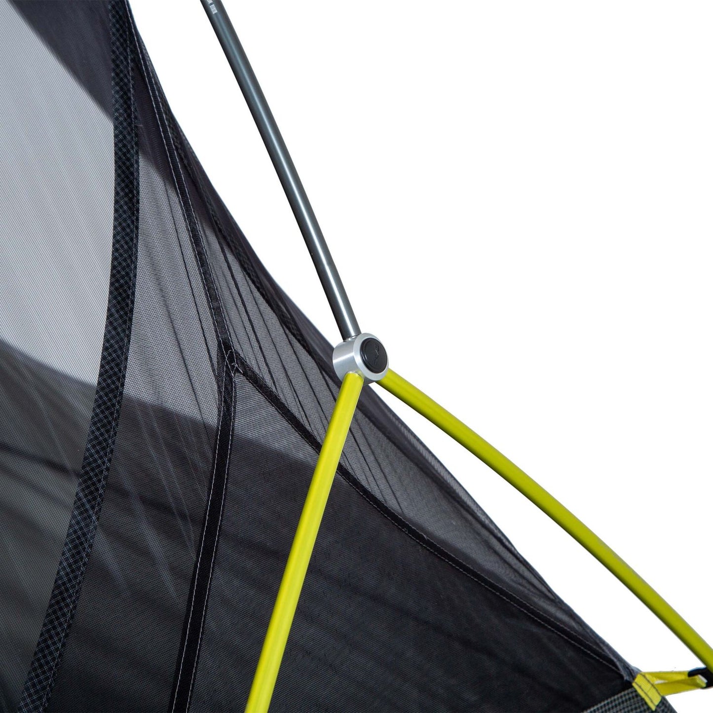 最新の Nemo DRAGONFLY OSMO™ ウルトラライト バックパッキング テント 3P は、超軽量の 3 人用キャンプ テントです。