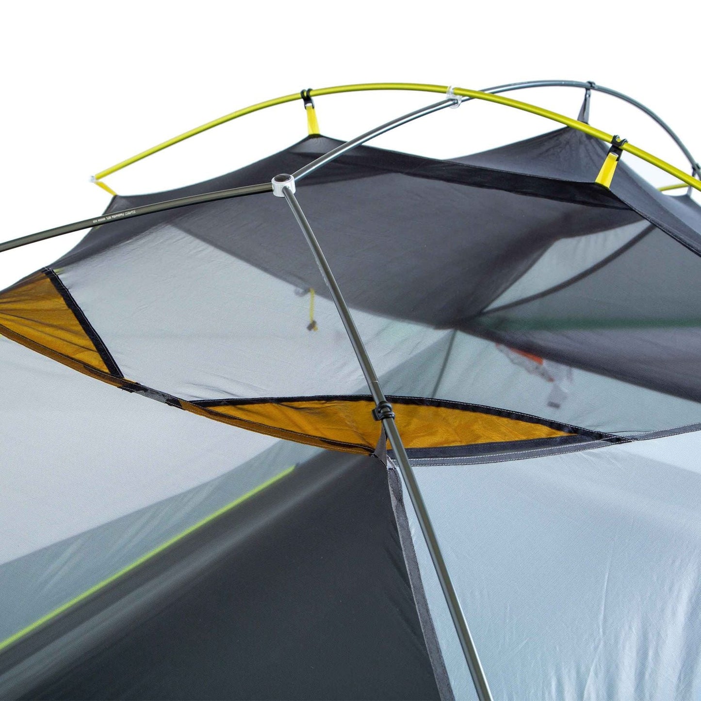 最新の Nemo DRAGONFLY OSMO™ ウルトラライト バックパッキング テント 3P は、超軽量の 3 人用キャンプ テントです。